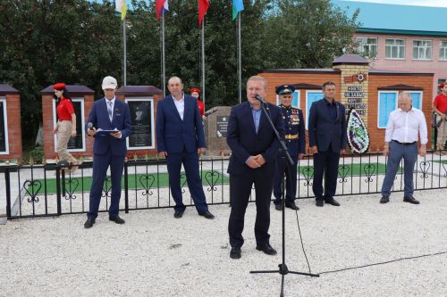 В селе Новое Ильмово Дрожжановского района открыли Аллею Славы