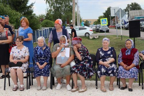 В селе Новое Ильмово Дрожжановского района открыли Аллею Славы