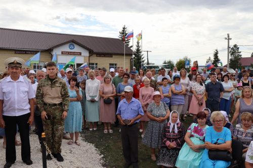 В селе Новое Ильмово Дрожжановского района открыли Аллею Славы