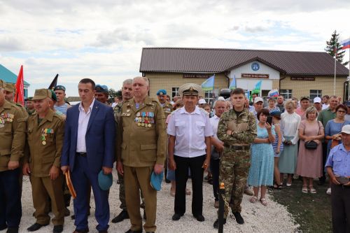 В селе Новое Ильмово Дрожжановского района открыли Аллею Славы