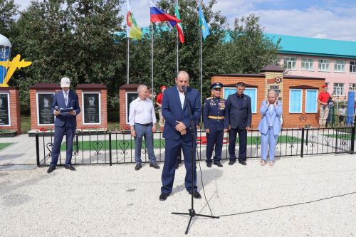 В селе Новое Ильмово Дрожжановского района открыли Аллею Славы