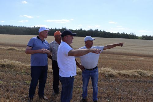 Глава Дрожжановского района РТ вручил вымпелы и денежные премии