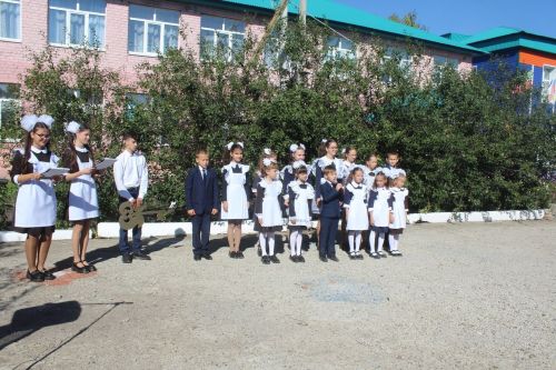 В Старошаймурзинской СОШ состоялся праздник книг, цветов, друзей, улыбок, света