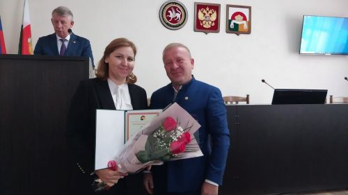 Глава Дрожжановского района РТ Марат Гафаров вручил награды