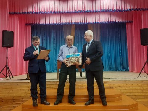 В селе Городище во время схода граждан были отмечены пары, которые прожили 50 лет вместе и активисты села