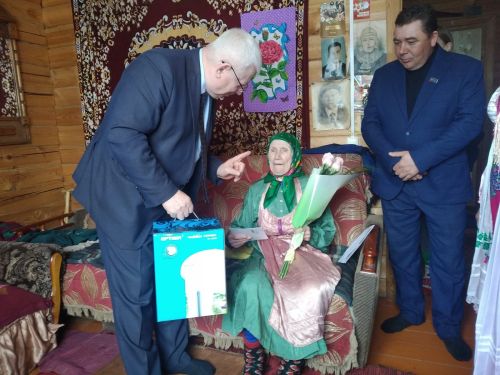 В Дрожжановском районе РТ бабушку участника СВО поздравили с 95-летием