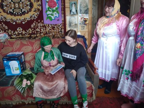 В Дрожжановском районе РТ бабушку участника СВО поздравили с 95-летием