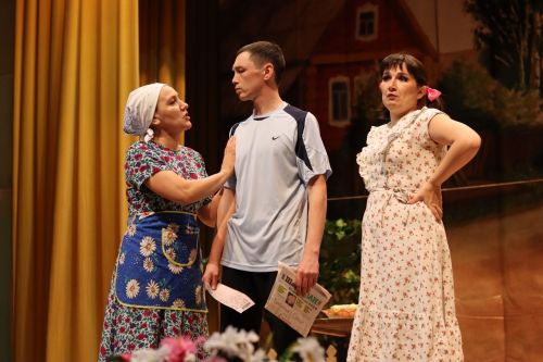Көлдек тә, еладык та: Чүпрәледә «Кичер мине, әнкәй!» спектакле булды