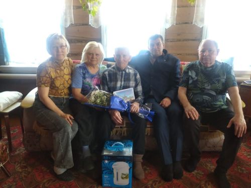 95-летний долгожитель из Дрожжановского района РТ держит кроликов, кур