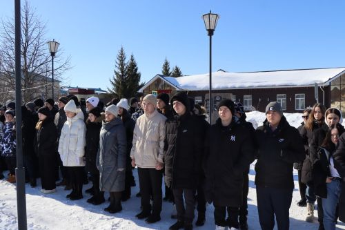 В канун 8 марта в Дрожжановском районе РТ памятнику Матери возложили цветы