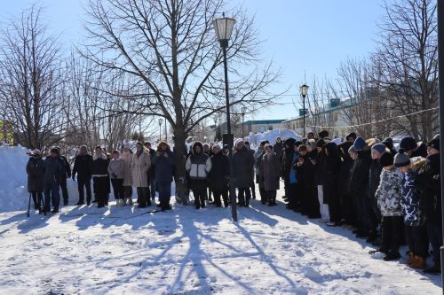 В канун 8 марта в Дрожжановском районе РТ памятнику Матери возложили цветы