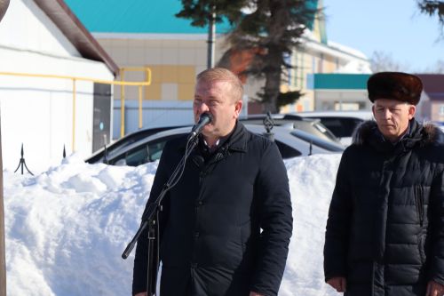 В канун 8 марта в Дрожжановском районе РТ памятнику Матери возложили цветы