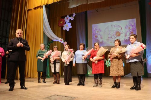 Матерей и жен бойцов СВО в Дрожжановском районе РТ поздравили с Международным женским днём-8 Марта