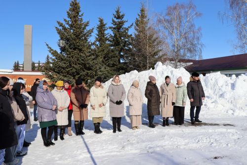 В канун 8 марта в Дрожжановском районе РТ памятнику Матери возложили цветы