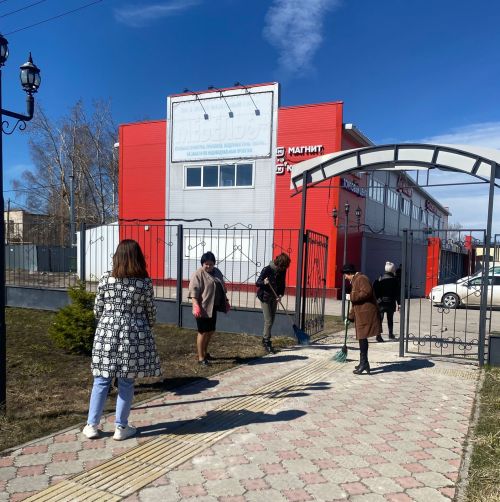 Дрожжановцы вышли на первый весенний субботник