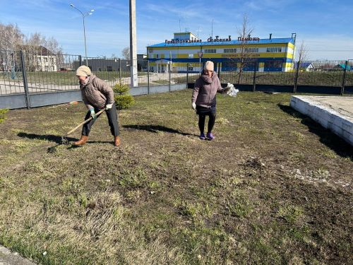 Дрожжановцы вышли на первый весенний субботник