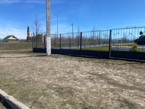 Дрожжановцы вышли на первый весенний субботник