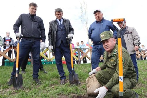 В селе Алешкин- Саплык Дрожжановского района РТ провели акцию по посадке леса