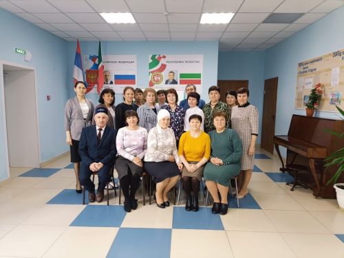 Тукай эзләре буйлап: Яңа Кәкерле мәктәбенә татар теле мөгаллимәләре җыелды