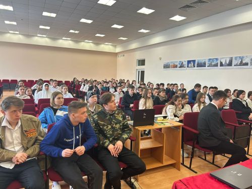 Представитель Казанского авиационного завода им. С. П. Горбунова встретился со студентами и учащимися Дрожжановского района РТ