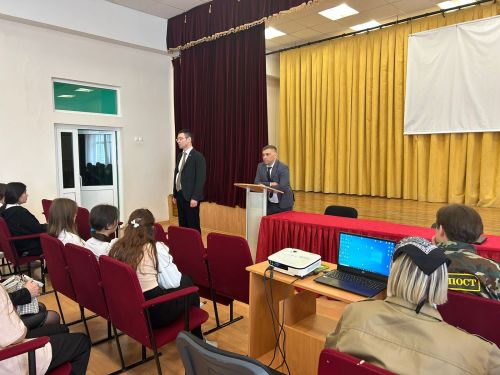 Представитель Казанского авиационного завода им. С. П. Горбунова встретился со студентами и учащимися Дрожжановского района РТ