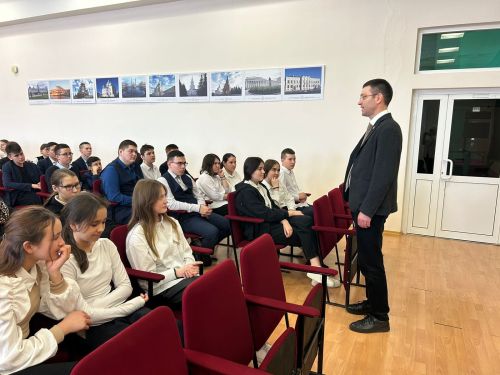Представитель Казанского авиационного завода им. С. П. Горбунова встретился со студентами и учащимися Дрожжановского района РТ