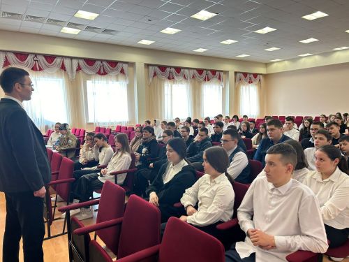 Представитель Казанского авиационного завода им. С. П. Горбунова встретился со студентами и учащимися Дрожжановского района РТ