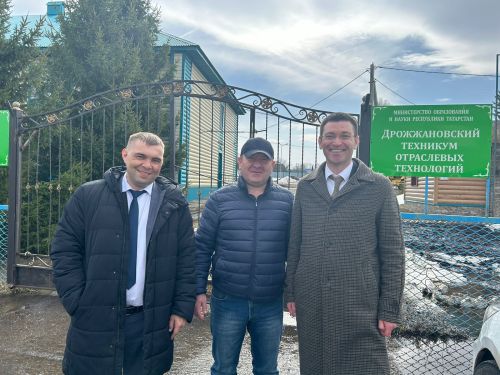 Представитель Казанского авиационного завода им. С. П. Горбунова встретился со студентами и учащимися Дрожжановского района РТ