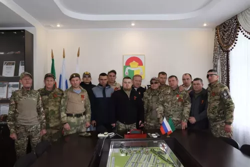 Глава Дрожжановского района РТ Марат Гафаров встретился с участниками специальной военной операции