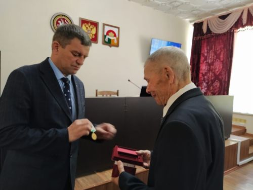 Чүпрәледән Николай Романов «Ветераннар хәрәкәтендәге казанышлары өчен» мактау билгесе белән бүләкләнде