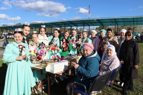 Жители Дрожжановского района РТ отметили Международный день семьи в парке «Чупрэле»
