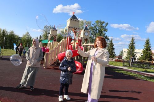 Жители Дрожжановского района РТ отметили Международный день семьи в парке «Чупрэле»