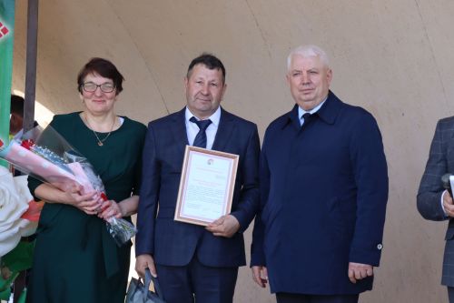 Жители Дрожжановского района РТ отметили Международный день семьи в парке «Чупрэле»
