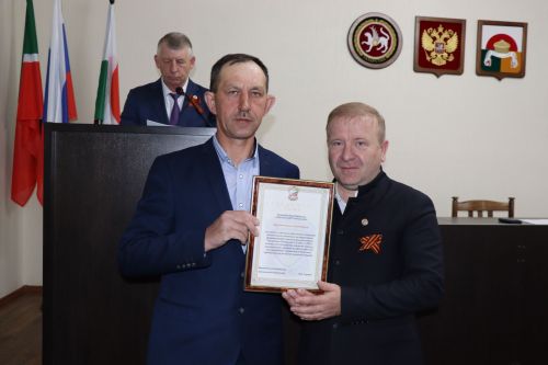 Глава Дрожжановского района РТ Марат Гафаров вручил награды работникам пожарной охраны