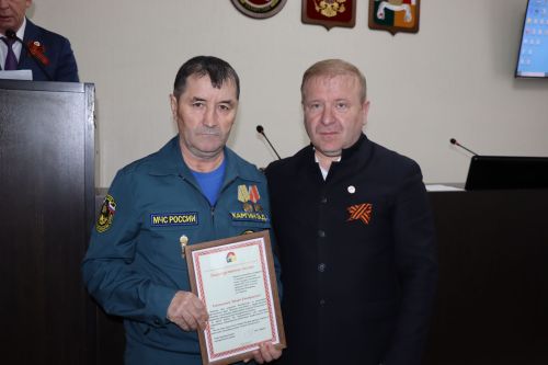 Глава Дрожжановского района РТ Марат Гафаров вручил награды работникам пожарной охраны