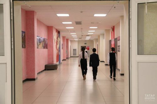 С нового учебного года в школах запретят пользоваться мобильниками