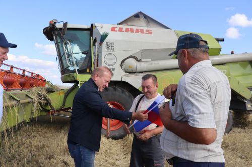 Тыр çи ӗçӗнче малта пыракансене парнесем