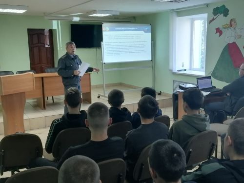 Главный государственный инженер-инспектор «Гостехнадзор«а провел «Урок безопасности» в техникуме