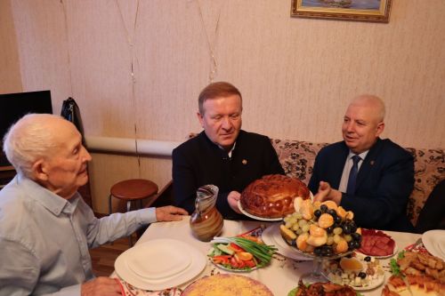 Гордимся нашим земляком: с вековым юбилеем поздравили участника ВОВ Федора Федоровича Мердюкова