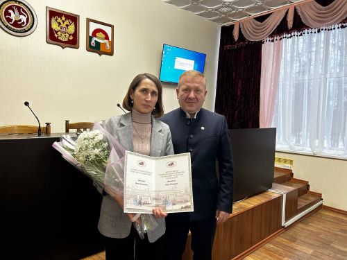 На деловом понедельнике глава Дрожжановского района РТ вручил награды