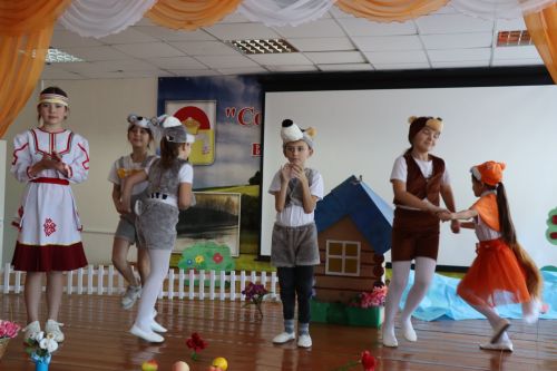 Чүпрәледә мәктәп театрларында балалар теләп шөгыльләнә