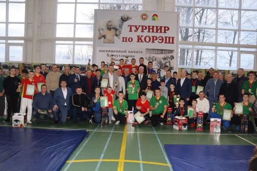 Легендарлӑ кӗрешӳҫӗн ятне асра тытса