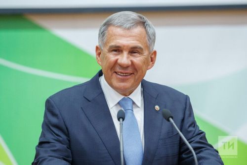 Минниханов поздравил пожилых татарстанцев с международным праздником