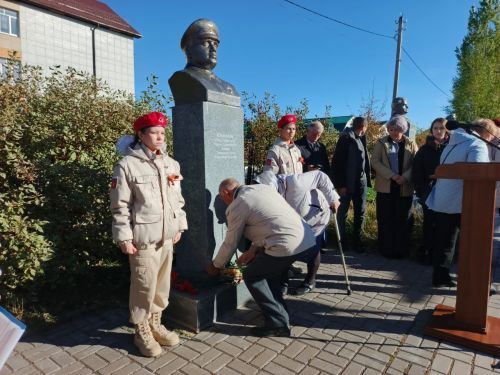 В Дрожжановском районе почтили память Героя Советского Союза Петра Юхвитова