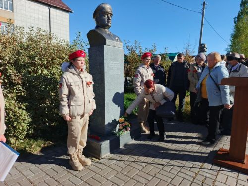 В Дрожжановском районе почтили память Героя Советского Союза Петра Юхвитова