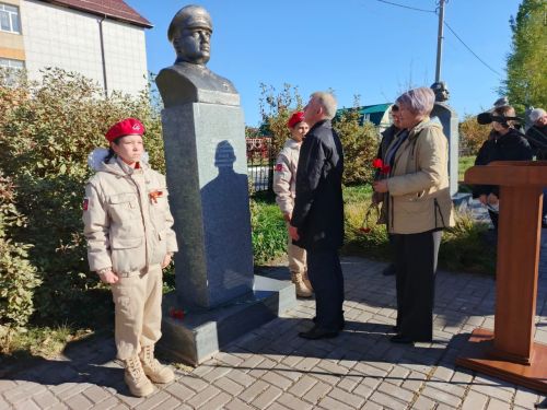 В Дрожжановском районе почтили память Героя Советского Союза Петра Юхвитова