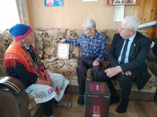 В День пожилых людей в Дрожжановском районе Владимира Митрофанова поздравили с 90-летием