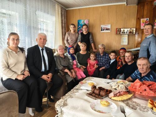 90 ҫулхи юбилейпе саламларӗҫ
