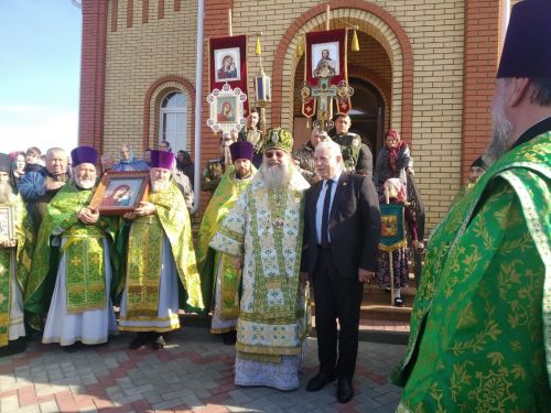 Митрополит Кирилл провёл божественную литургию в Дрожжановском храме