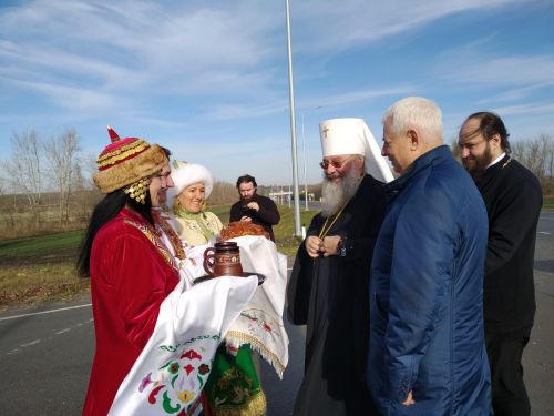 Митрополит Кирилл провёл божественную литургию в Дрожжановском храме